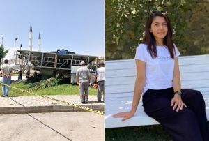 Reklam Panosunun Altında Kaldı!