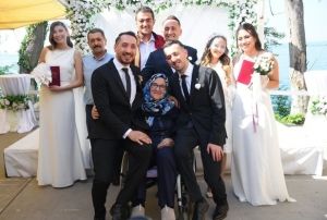 3 Kardeş, Aynı Gn Evlendi!
