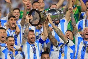 Messi Tekrar Tarihe Geti!