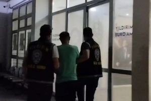 Kıyafet Değiştirmeye Gelince Yakalandı