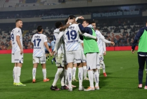 Fenerbahe, Adana'da golcleriyle gld