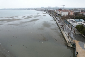 Deniz 150 metre ekildi