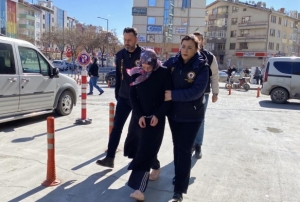 Kadn kocasn baklayarak ldrd