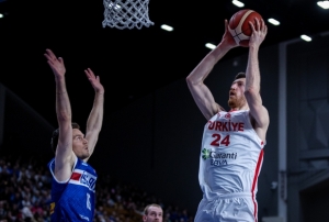 zlanda: 83 - Trkiye: 71