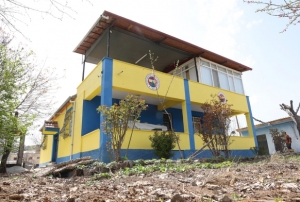Sar-lacivert ev gndem oldu