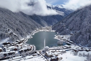 Uzungl nisan aynda karla kapland