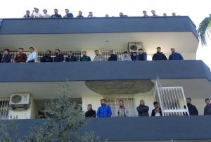 Taraftarlar balkonlar ve damlar doldurdu
