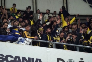 Fenerbahe taraftarndan ynetime tepki