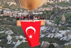 23 Nisan kutlamalar gkyznde balad