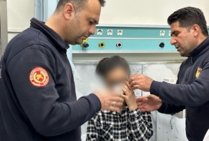 Elbise giyerken gzn fermuara sktrd