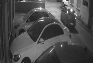 Arkadalar eve brakmaynca otomobil ald