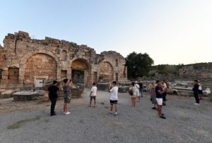 Antalya tm zamanlarn gnlk turist rekorunu krd