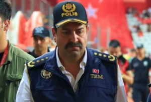 Grevden uzaklatrlan l Emniyet Mdr  teslim oldu