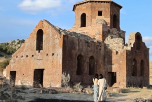 Aziz Gregorius'a ithafen yaptrlan bin 500 yllk Kzl Kilise ziyare