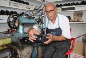 Ayakkab doktoru Nail Usta, 75 yld
