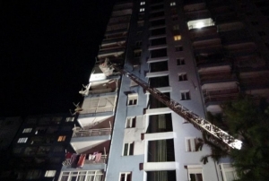 Ocakta unutulan yemek 15 katl apart