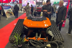 Tarlada traktr savata silah