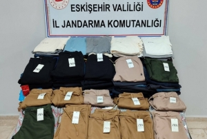 650 bin TL değerinde sahte kıyafet ele geçirildi
