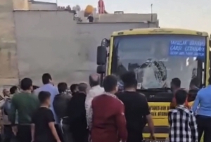 Yolcu ile tartan halk otobs ofrne meydan daya