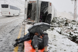 Salk ekiplerini yatarak bekledi