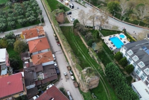 Papa ziyaret etti, sit alanndaki arsalar deerlendi