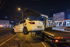 Makas atan otomobil takla att�