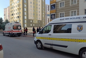 Kayseri'de 8. kattan düşen kadın öld