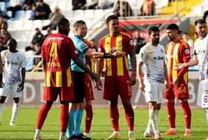 Kayserispor yine beraberli�e tak�ld�