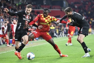 Dennis kariyer sezonunu ya��yor