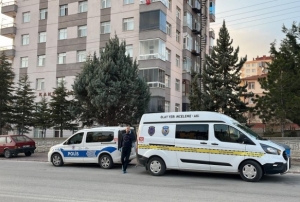 Tartıştığı eşini tabancayla bacağından vurarak yaraladı