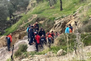 Ka�ak kaz� yaparken girdi�i t�nelden ��kamad�