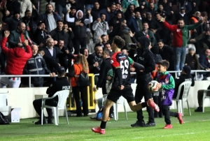 Be�ikta� ve Trabzonspor da Adem Ye�i