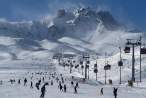 Erciyes'te hafta sonu pistler kayak 