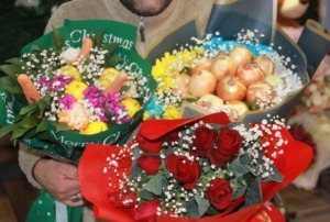 G�l buketini 'karalahana' ile s�sl�yor