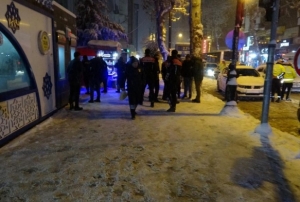 Kad�nlar�n b��akl� kavgas� kanl� bit