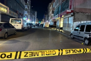 Sokak ortasında silahlı saldırı: 2 ö