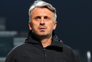 Orhan Ak ile yollar�n� ay�rd�