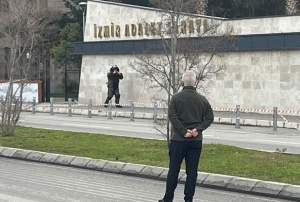 Adliye �n�nde ��pheli paket pani�i