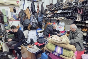 Kara k�� ayakkab� tamircilerini �s�tt�