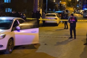 Polis eski e�inin evlendi�i polisi silahla vurdu