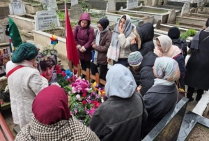 Minguzzi �ld�r�lmesinin 1. y�l d�n�m�nde mezar� ba��nda an�ld�