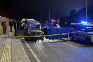 Sevgilisini bo�az�n� keserek �ld�rd�