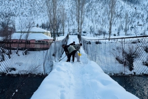 Tahta k�pr�lerde kar n�beti