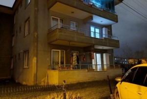 Haber alamad��� karde�ini evde �l� buldu