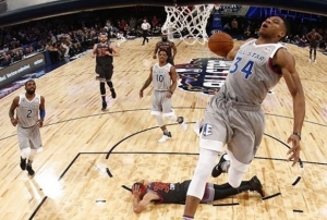 J�ri koltu�unda eski �ampiyonlar yer