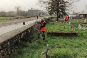 Bayrama kadar t�m mezarl�klar temizlenecek