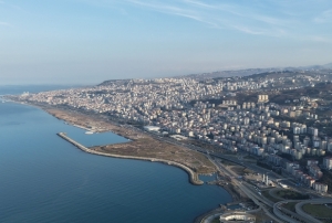 Sahile s��mayan �ehir yama�lara t�rm