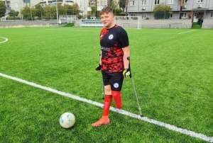 Deprem futbol a�k�n� bitiremedi