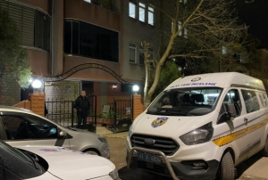 Yatalak annesine yemek haz�rlarken h