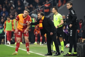 Galatasaray ilk kez derbi kazand�